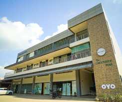 Capital O Vaccinated Staff - OYO 785 The Greenhive