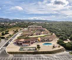  Residence with pool in Isola Rossa