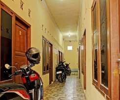 OYO Life 92936 Kost Teteh Erni Karawang