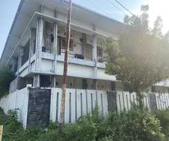 Hotel OYO Life 93258 Kos Sahabat