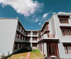 Hotel Crown Himalaya