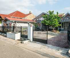 SUPER OYO Gandaria Guest House Near Masjid Raya Sumatera Barat