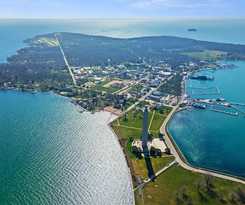 Hotel Bayshore Resort at Put-in-Bay