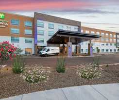 Holiday Inn Express and Suites Phoenix - Airport North, an IHG