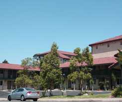 Hotel Lamplighter Inn and Suites