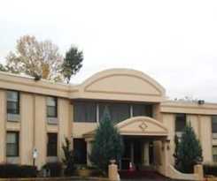 Townhouse Inn and Suites