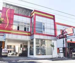 RedDoorz near Alun Alun Wonosobo
