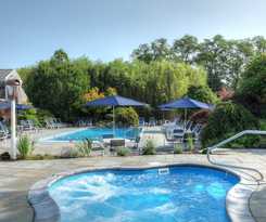 Hotel Pleasant Bay Village Resort