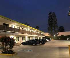 Hotel Exclusivo Inn and Suites
