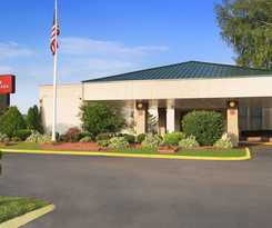 Hotel HomeTowne Studios by Red Roof and Conference Center Cortland
