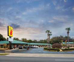 Super 8 by Wyndham Pensacola NAS Area