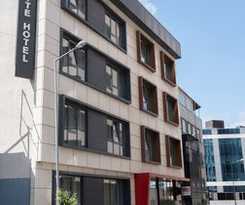  Elm Suite Hotel