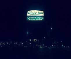 Hotel River Inn