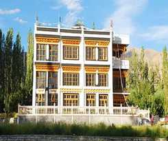 Hotel Khasdan