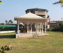 Van Chhavi Resort