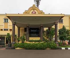 RedDoorz Plus near Dunia Fantasi Ancol