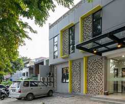 Hotel RedDoorz Plus near Senayan City - Hostel