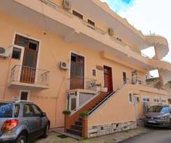 Apartments and Rooms Armanda