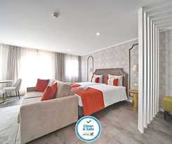 Famous Crows Lisbon Suites