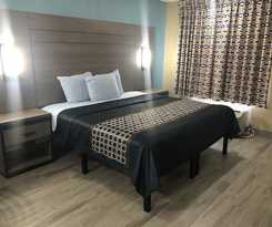 Hotel Luxury Inn and Suites