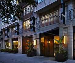 Hotel Aka White House