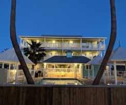 Hotel Seashell Village Resort near the beach with kitchens