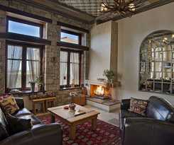 Hotel Ef Zin Studios and Suites