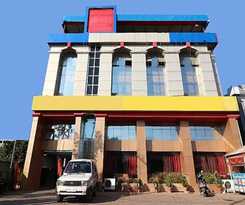 Hotel FabNeena Palace