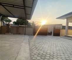 Hotel OYO Life 93255 Kosan Teratai Jaya