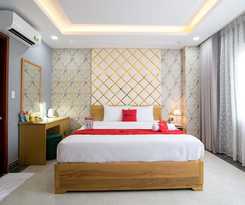 RedDoorz Plus near Tan Son Nhat Airport 2