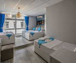  Royal Family Hotel