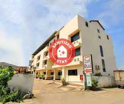 OYO 383 White Inn