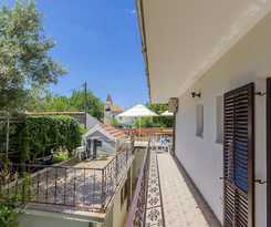 Apartments and Rooms Iva