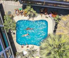 Hotel Bananas Adventure Hostel