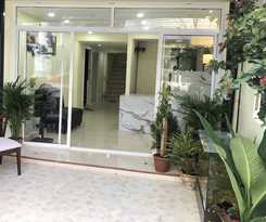 Harry\'s Residence