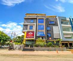 Hotel FabEleven Heights