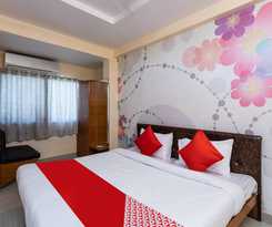 OYO 36211 Padma Palace