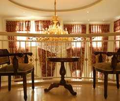 Glory\'s house
