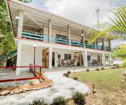 Hotel Falling Leaves Lodge