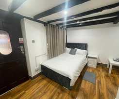 OYO Tudor Oaks Lodge Stevenage North