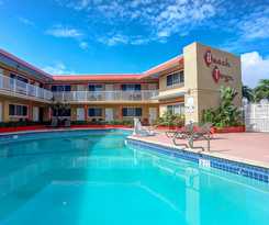 Beach and Town Motel