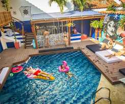 Casa del Puerto Hostel and Suites