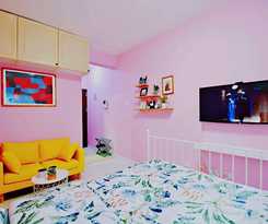 Avatar Fireworks Queen Bed Studio in Center Futian