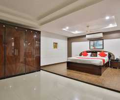 Hotel OYO 2494 Shree Plaza