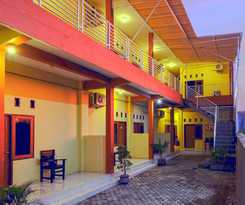 RedDoorz at Hening Homestay