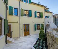 Hostel Dvor