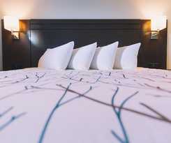 Service Plus Inn and Suites - Grande Prairie