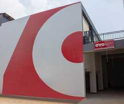 OYO 737 Kamar Keluarga Mahkota 8