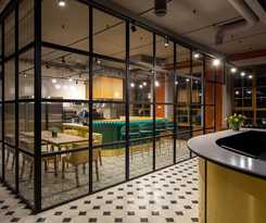 Q-block capsule hotel