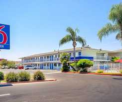 Hotel Motel 6 Tulare, CA